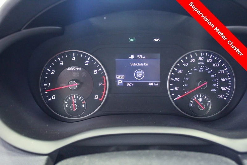 Illustration for article titled Whoever Created The Dealer Ads For These Kia Stingers Must Have A Sense Of Humor